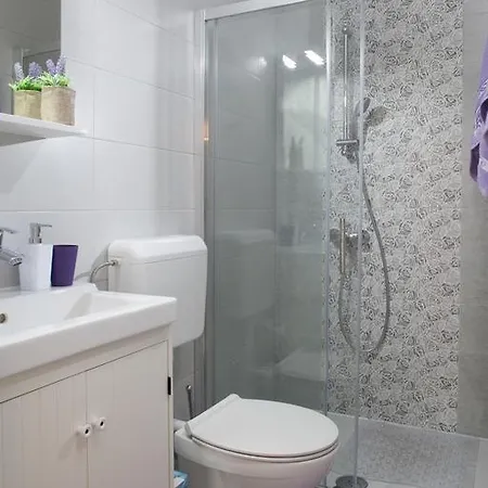 Luka Apartment *