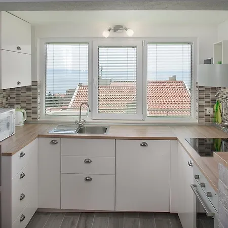 Luka Apartment *
