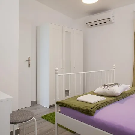 Luka Apartment *